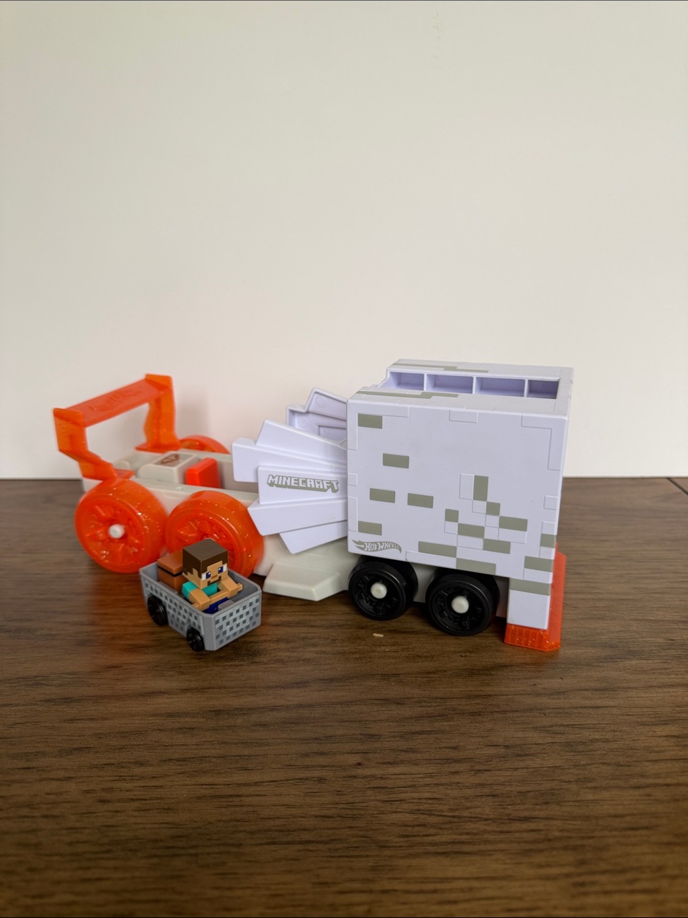 Hot Wheels Toy Car Track Set, RacerVerse Minecraft Ghast Large-Scale Launcher